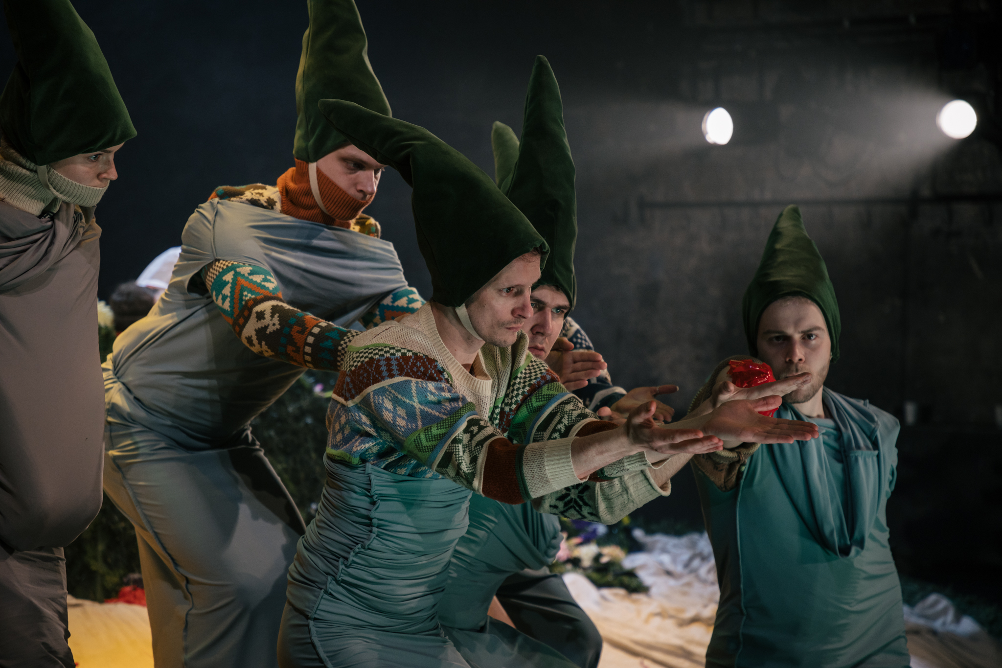 Skats no izrādes "Grimmi" (rež. Elmārs Seņkovs, 2022) // Foto – Justīne Grinberga